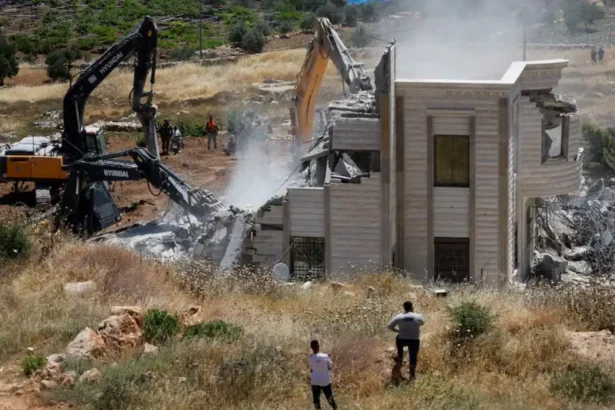 UN Inquiry Shock Israeli Forces Shield Illegal Settlers During Palestinian Attacks