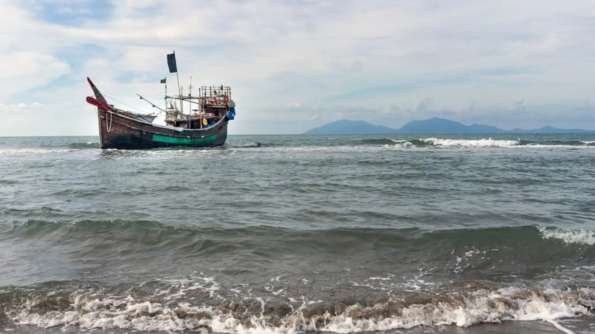 UN warns of Myanmar boat tragedy